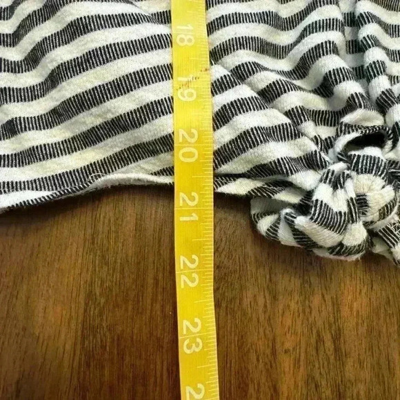 Green Envelope Women’s Short Sleeved, Striped Top, Large - Picture 7 of 10